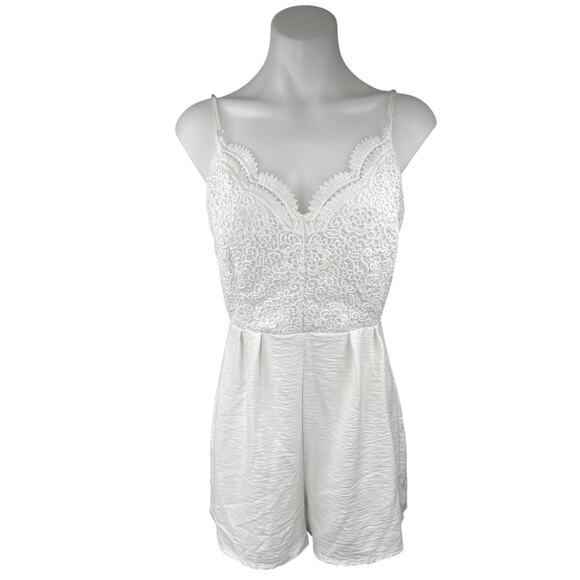Forever 21 White Floral Embroidered Lace Sleeveless Boho Romper Shorts Size L - Picture 1 of 4